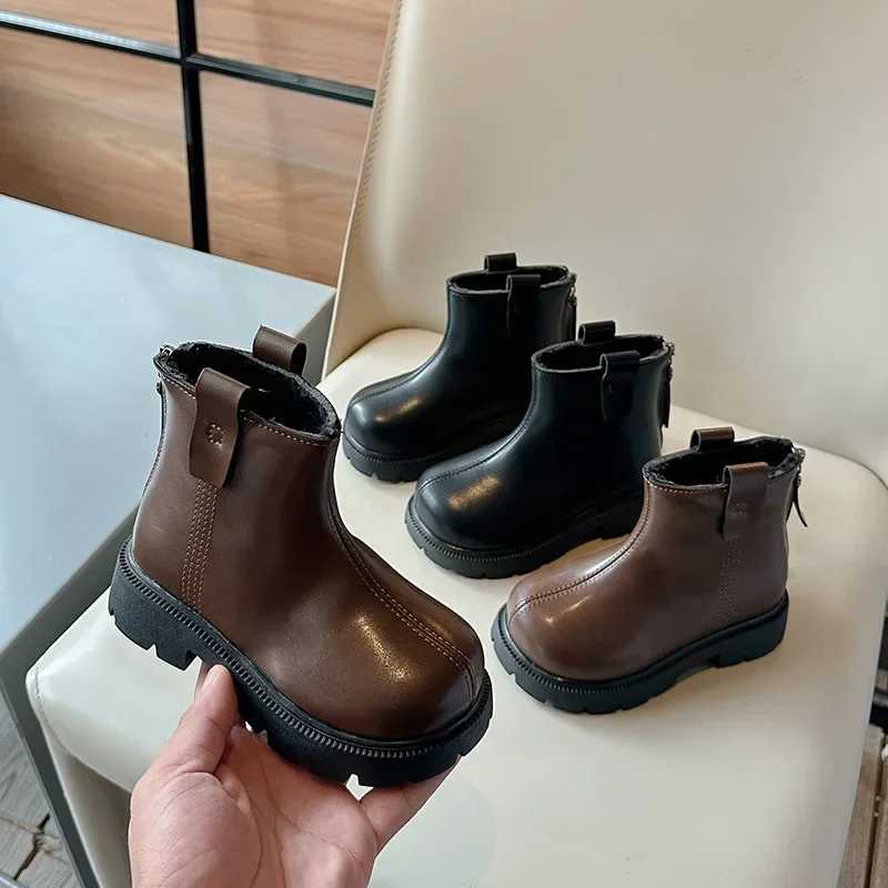 New Winter Childrens Fashion Boots Plush Edition Girls Cotton Boots Thick Bottom Solid Color Childrens Leather Boots Anti Slip M241102