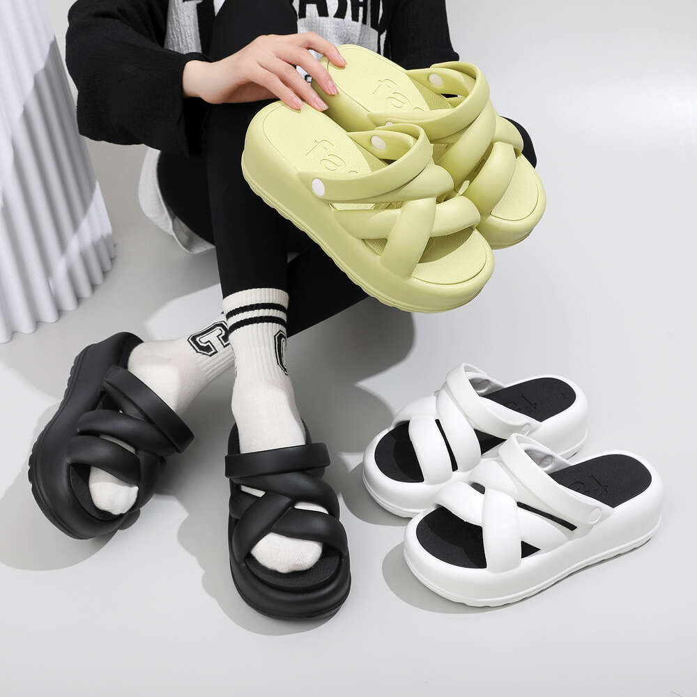 Thick soled slippers, new summer outdoor fashion, beach stepping sensation, sponge cake shoes, and taller women's slippers ddmythur