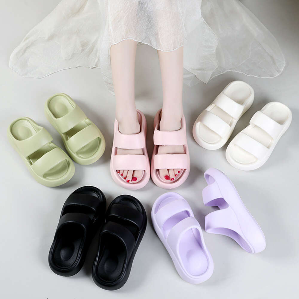 Thick soled slippers for women's summer 2024 new outdoor fashion Japanese and Korean soft soled beach internet celebrity women's trendy sand