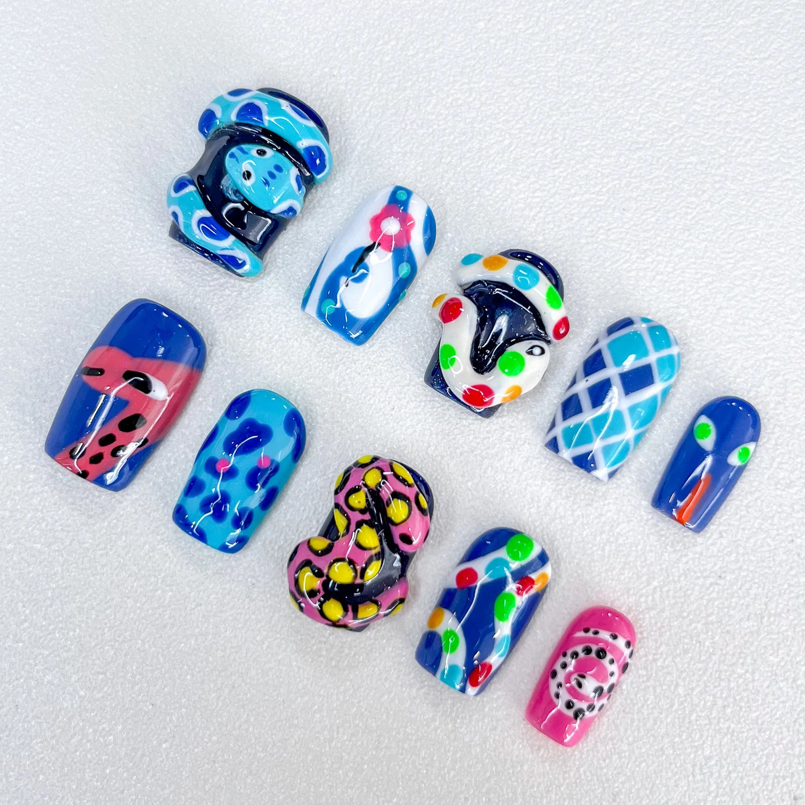 2025 Short vertical press on nails small and fresh handicrafts cold French handicraft stickers long press on nails 241031