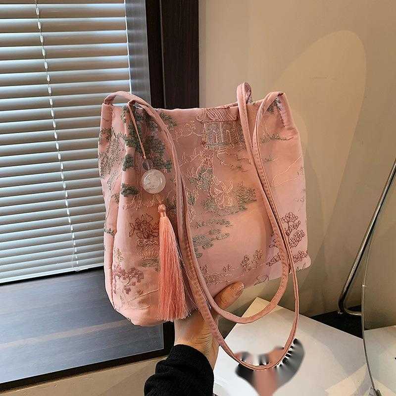 CMM New Chinese and Western Large Capacity Bag for Women New Summer Fashion Embroidered Silk Single Shoulder Tote Bag