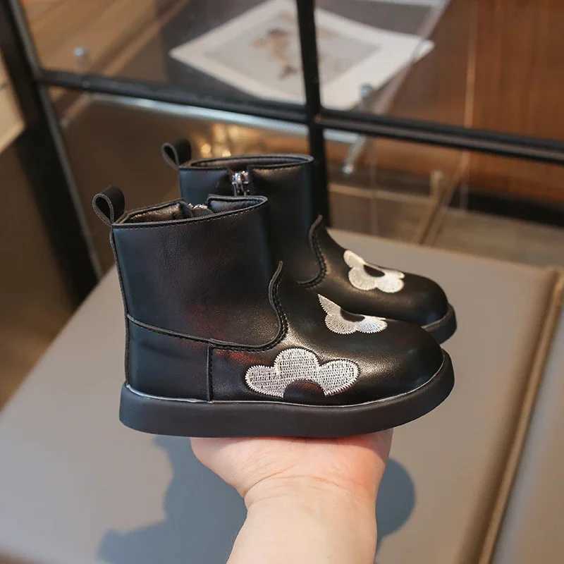 Girl Embroidered Boots Warm Winter Childrens Boots Thick Bottom Sweet Childrens Shoulder Straps Princess Cotton Boots Anti Slip Versatile M241102