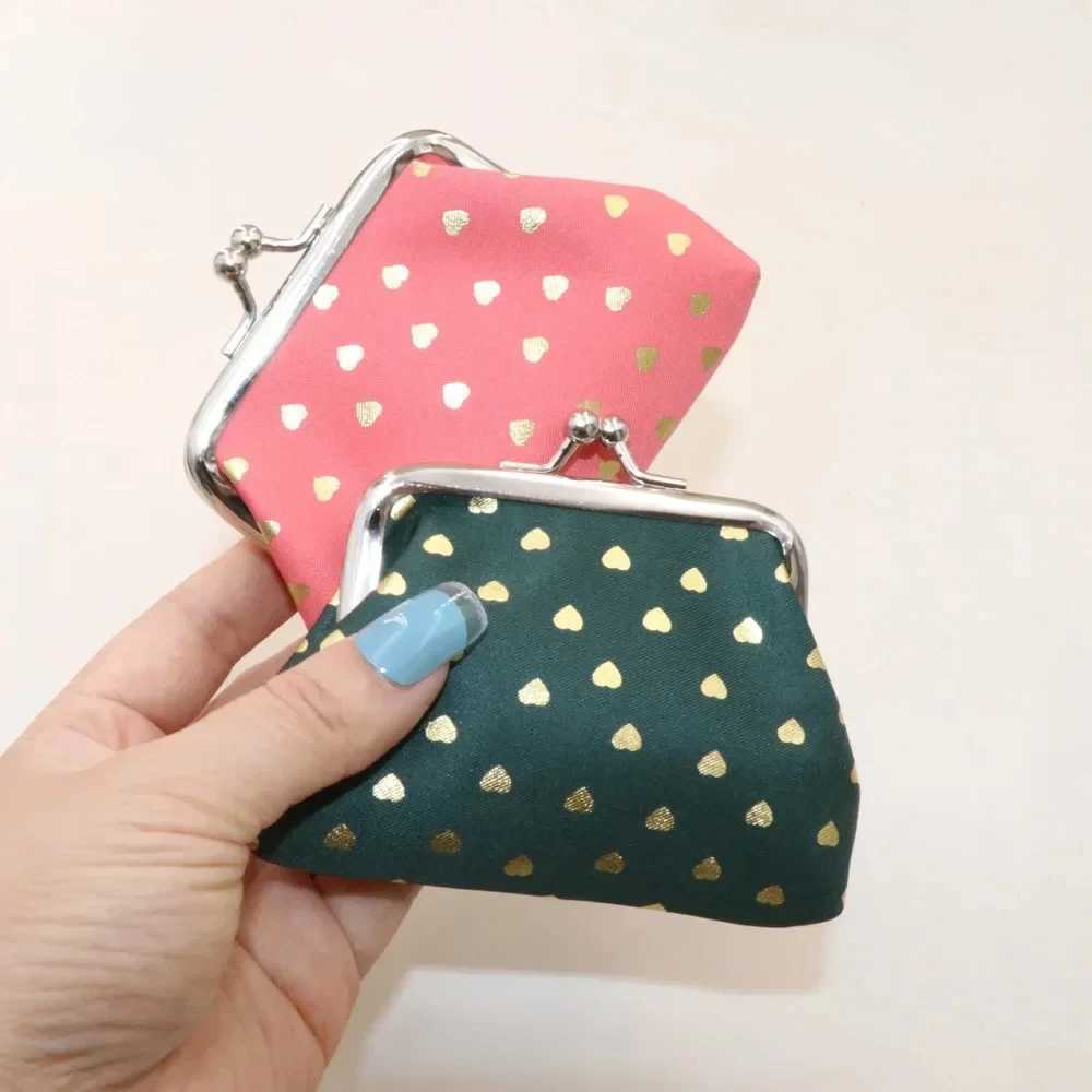 Womens Coin Purse Oil Wax Leather Heart Print Wallet 4 Inch Buckle Mini Wallet Coin Bag Lipstick Storage Bag Ladies Cluh BagXJ241111