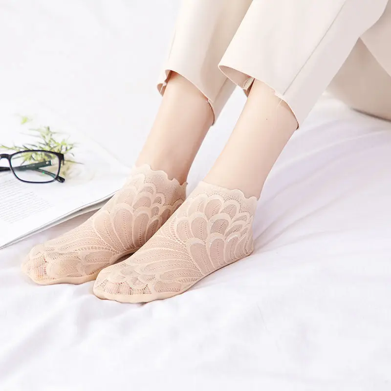 Invisible Boat Socks 2025 Women new Summer Lace Flower Elastic Socks Thin Hollow Anti-drop Short Tube Socks Lady Breathable Ankle Socks