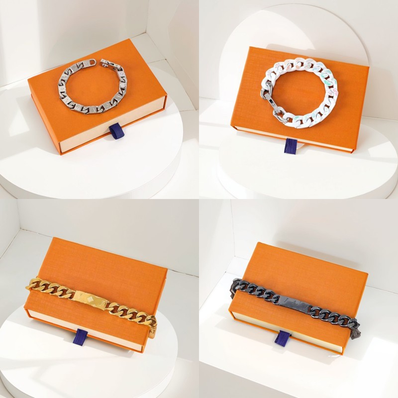 Casual mens designer bracelet plated gold bracelet women cuban link chain letters womens jewelry vintage bracelet man resplendent high quality cool sh017 Y4