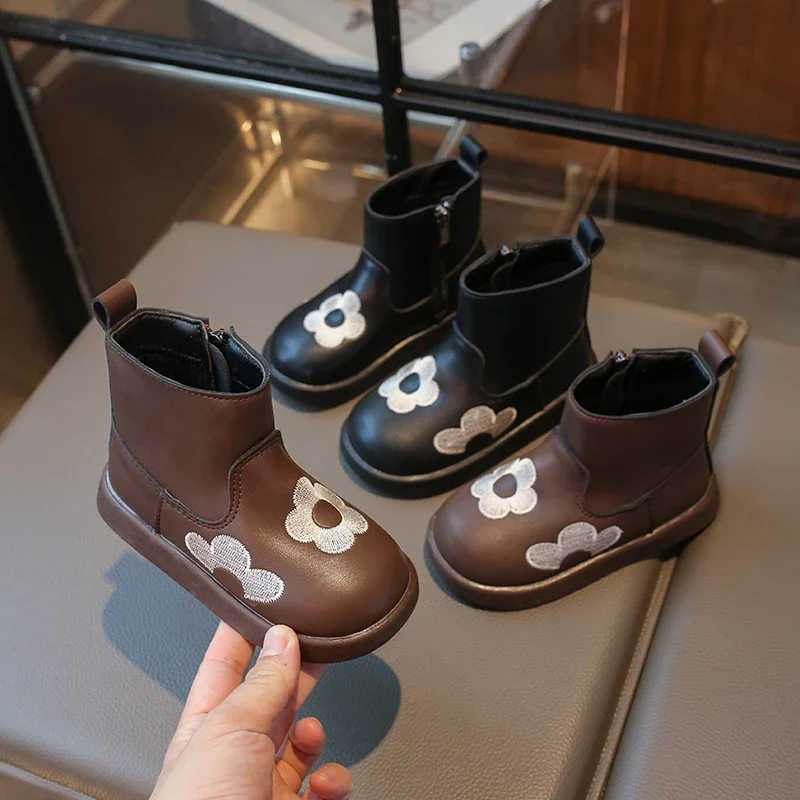 Girl Embroidered Boots Warm Winter Childrens Boots Thick Bottom Sweet Childrens Shoulder Straps Princess Cotton Boots Anti Slip Versatile M241102