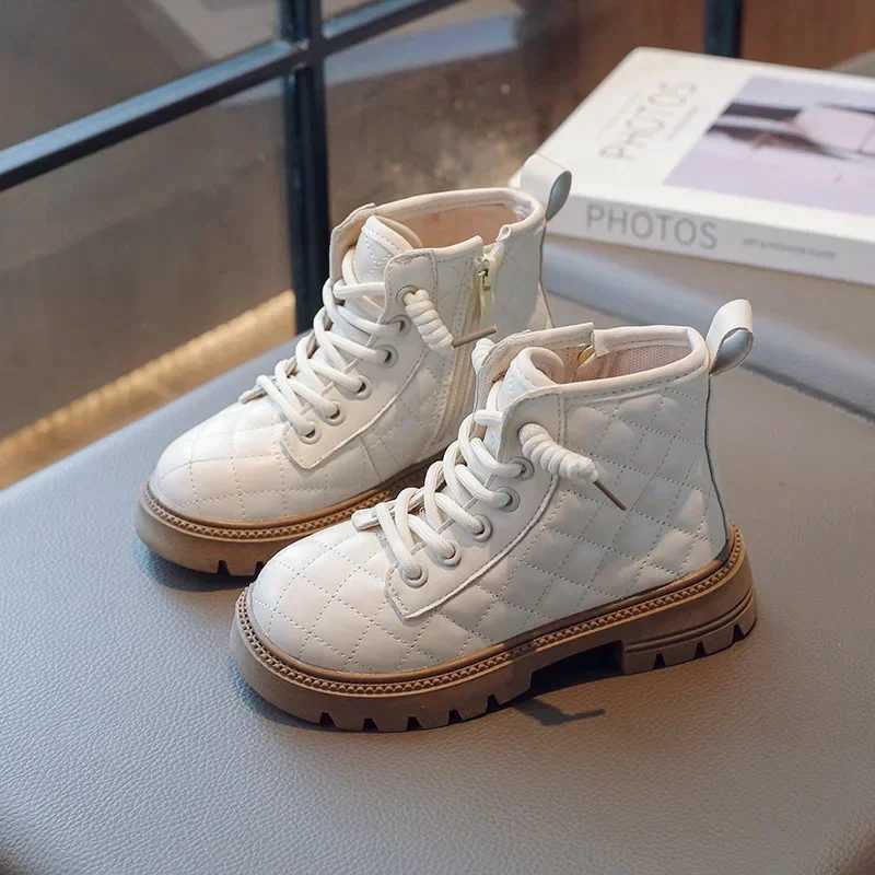 Childrens ankle boots autumn new anti slip outdoor shoes for boys fashionable and casual soft soled single boots for young children M241102