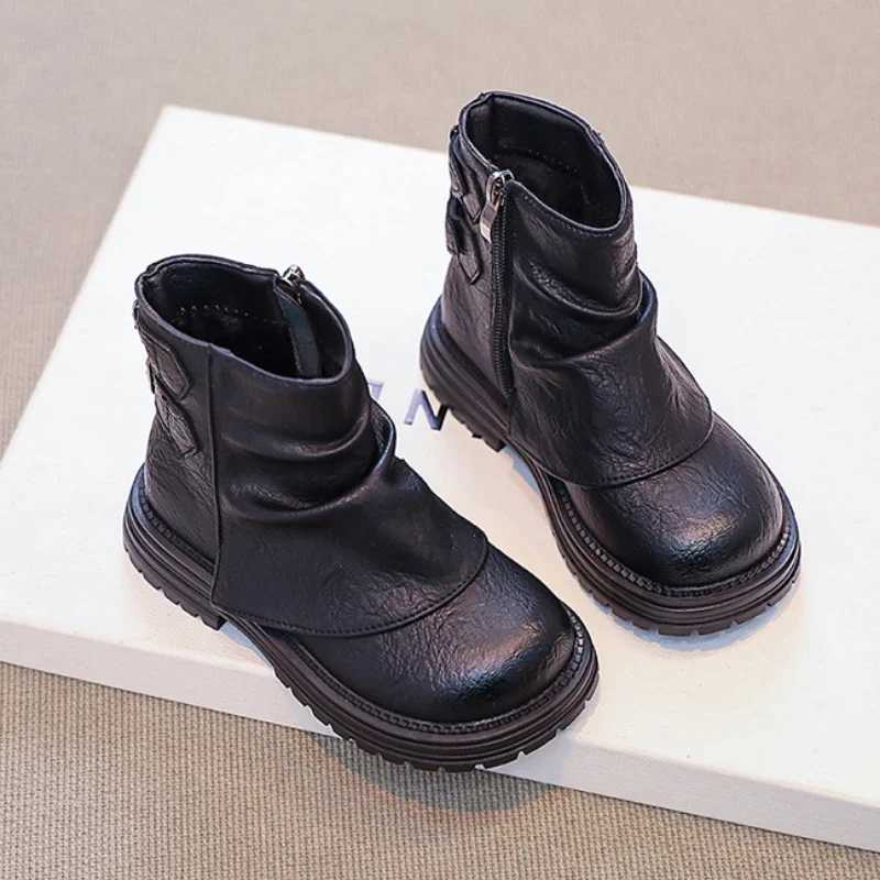 Girls ankle boots hot spring and autumn childrens leather boots thick soled patches fashionable work childrens short boots new version M241102
