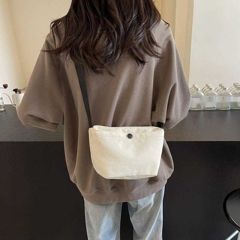 Shoulder Bags Summer Lightweight WoMens Bag Small Dumplings Crossbody Bag Versatile Small Tote Bag Minimalist WoMens Bag 241015