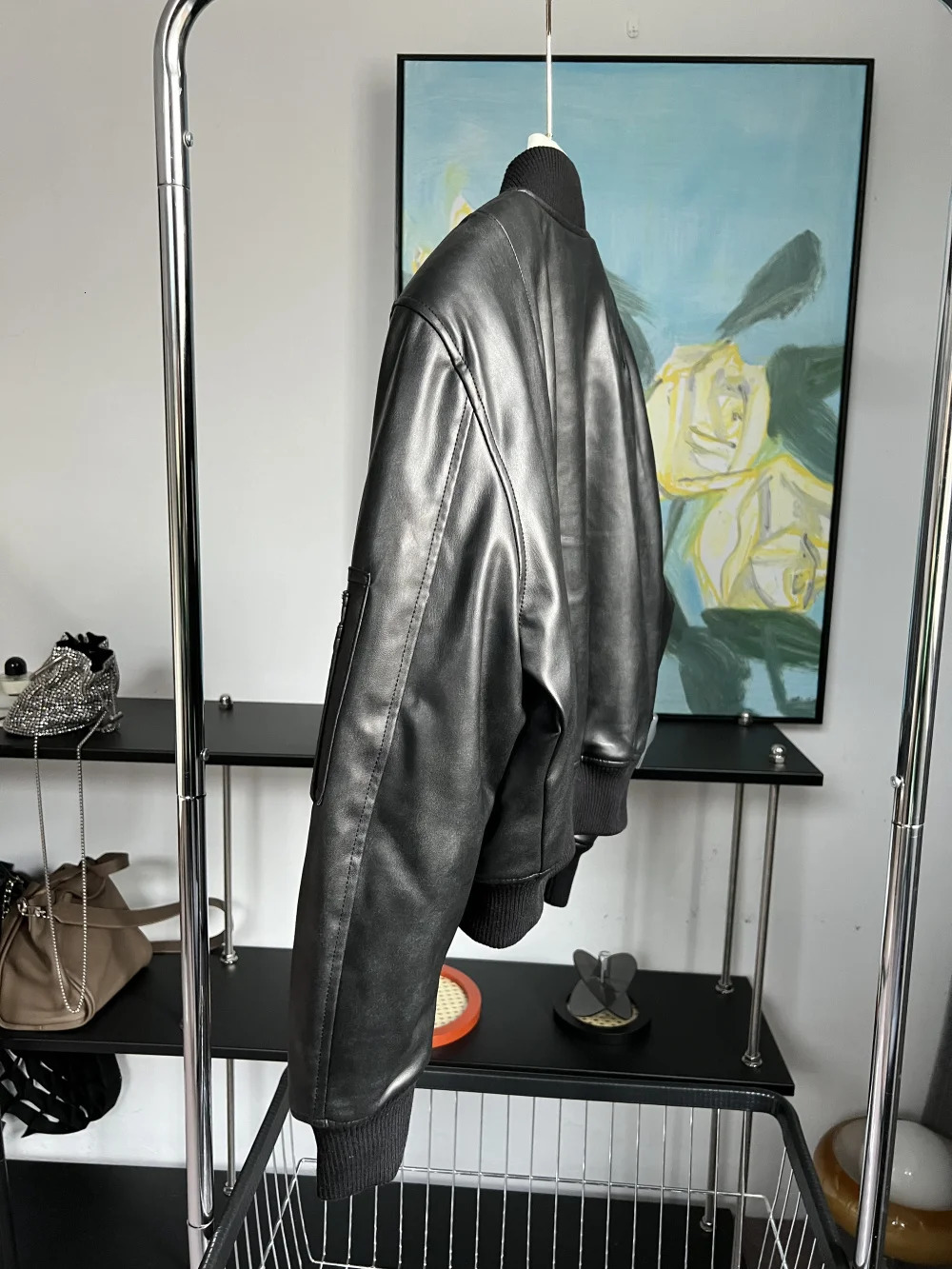 Womens short leather jacket winter shoulder cushion beach baseball collar bomber jacket 241031