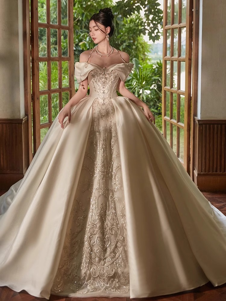 2024 new Sexy Wedding Gowns crystals beaded ball gown princess Illusion Bridal Dresses for Bride Plus Size Rehinstones satin Marriage bride gowns