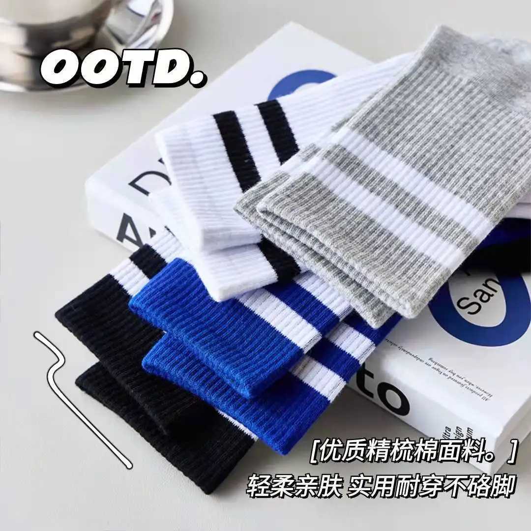 Mens Socks In The Autumn and Winter Cotton Sports Trend Cotton Sweat Absorption Deodorant Stripe Lovers Stockings X2503191