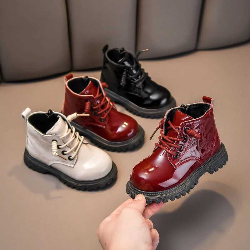 Anti slip shoes are comfortable and warm childrens shoes suitable for girls boys leather childrens shoes and the new fashionable childrens short boots