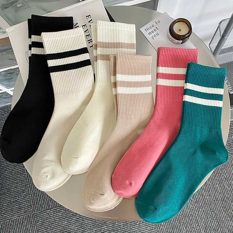 Mens Socks In The Autumn and Winter Cotton Sports Trend Cotton Sweat Absorption Deodorant Stripe Lovers Stockings X2503191