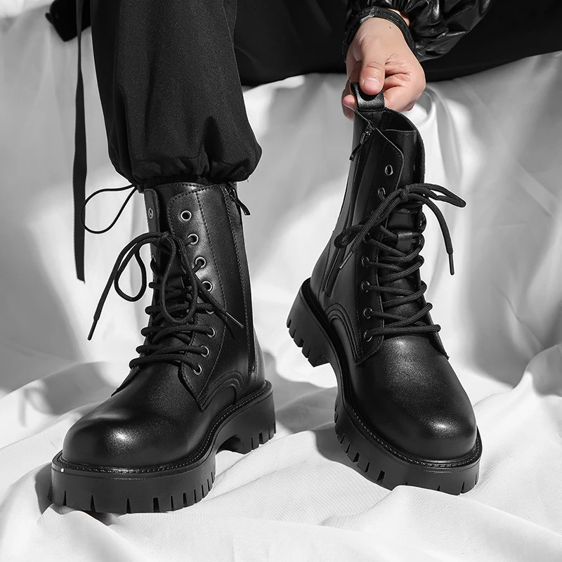 Mens round toe boots are comfortable fashionable breathable and suitable for outdoor platforms. Non slip leather boots are recommended for spring and 