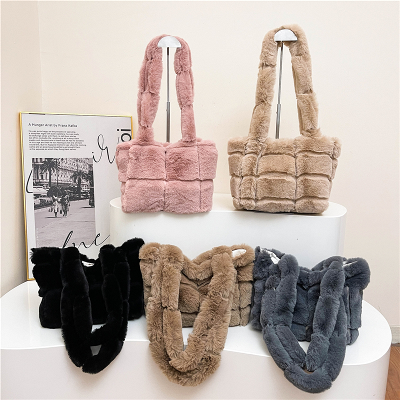 Women's Plush Designer Single Shoulder Fashionable Large Capacity Plush Top Handle Casual Plush Handbag Daily Commuting Bag