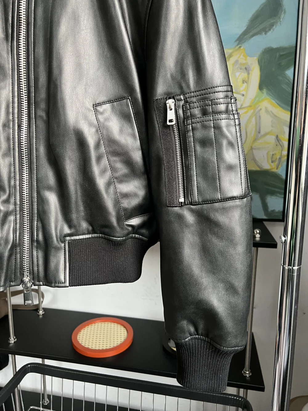 Womens short leather jacket winter shoulder cushion beach baseball collar bomber jacket 241031