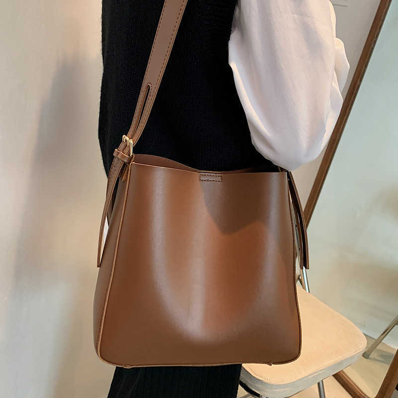 Shoulder Bags Large Capacity Bag For Women Trendy Versatile Bucket Bags Autumn Winter Textured Crossbody Bags Fashionable Single Shoulder Bag 241015