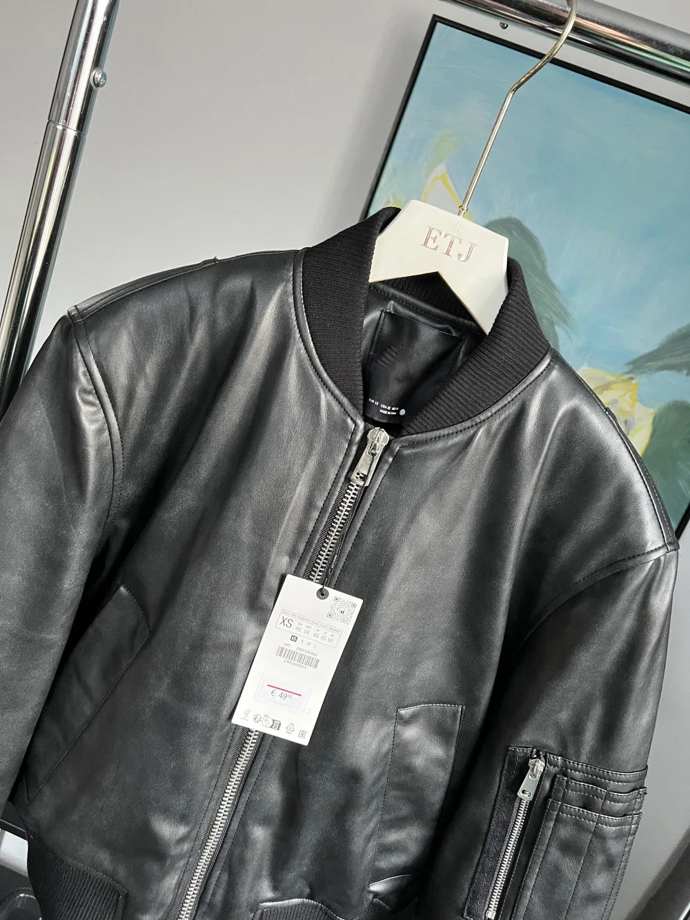 Womens short leather jacket winter shoulder cushion beach baseball collar bomber jacket 241031