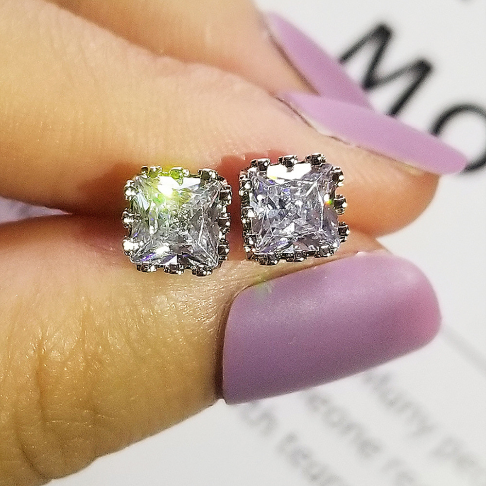 Classic Hollow Zirconia Crystal Earrings Women 925 Sterling Silver Diamond Stud Stud Designer White Gold Crown Stud Earrings Luxury Wedding Jewelry