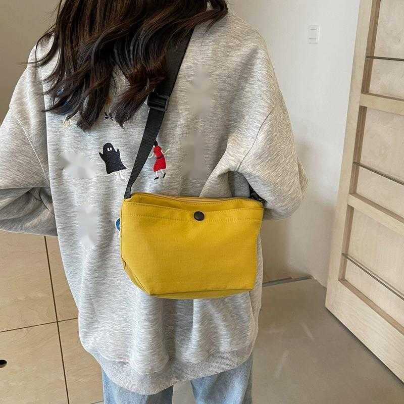 Shoulder Bags Summer Lightweight WoMens Bag Small Dumplings Crossbody Bag Versatile Small Tote Bag Minimalist WoMens Bag 241015