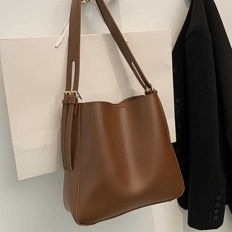Shoulder Bags Large Capacity Bag For Women Trendy Versatile Bucket Bags Autumn Winter Textured Crossbody Bags Fashionable Single Shoulder Bag 241015