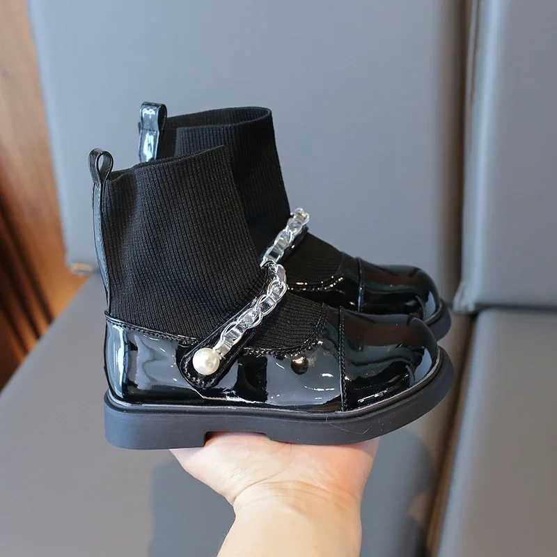 Childrens Girls Boots Classic Edition Princess Shoes Thick Bottom New Childrens Fashion Shoulder Ankle Boots Metal Chain M241102