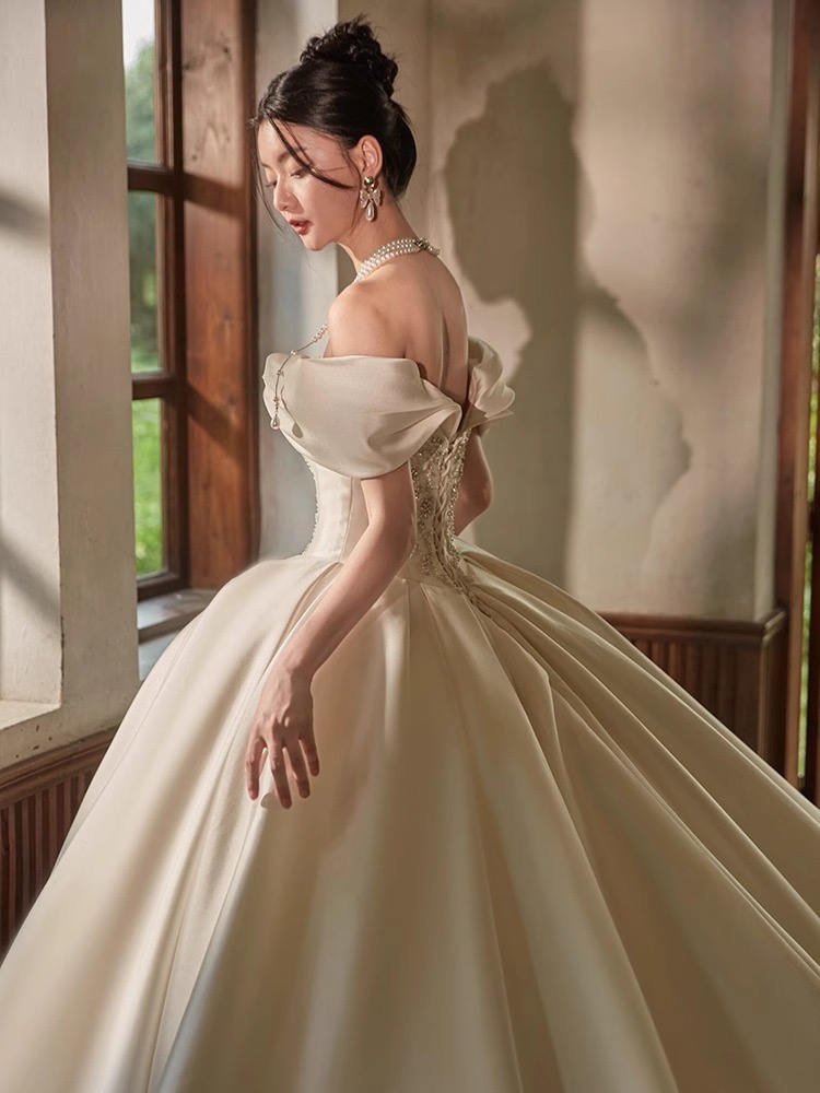 2024 new Sexy Wedding Gowns crystals beaded ball gown princess Illusion Bridal Dresses for Bride Plus Size Rehinstones satin Marriage bride gowns