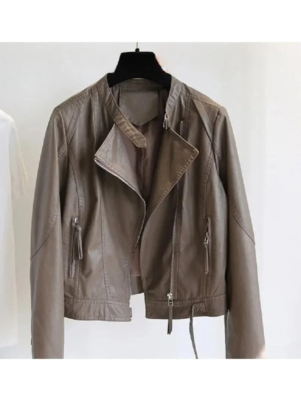 Spring Brown Slim Fit Versatile Motorcycle Leather Jacket Bracket Necklace Small Leather Jacket Womens Short Leather Jacket 241031