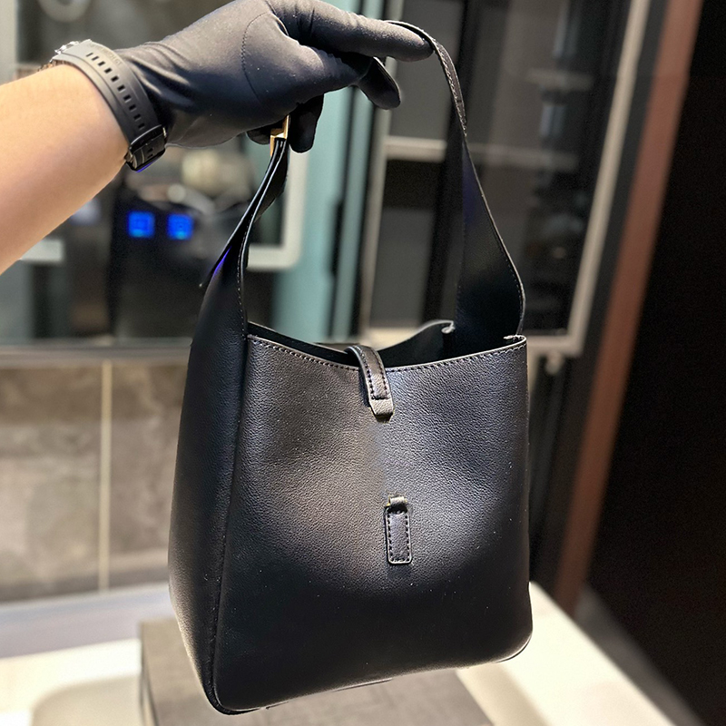 Women LE 5 A 7 Grained Leather Hobo Shoulder Bag French Luxury Brand SL Cassandre Hook Closure Designer Shopping Bags Lady Adjustable Strap Small Underarm Pouch