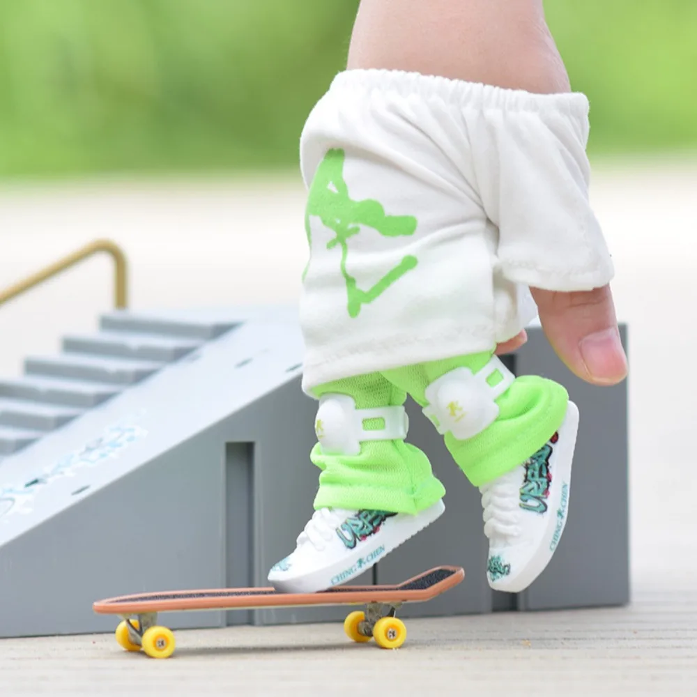 1Set Mini Finger Skateboards Scooter new Kit Small Finger Shoes With Pants Kneepad Clothes Popular 2025 Finger Toys