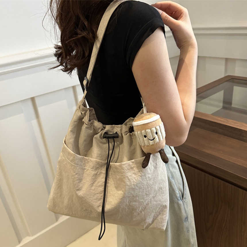 Shoulder Bags Large Capacity Drawstring Bucket Bag For Women Casual Crossbody Bag Street Shoulder Commuting Bag 241015