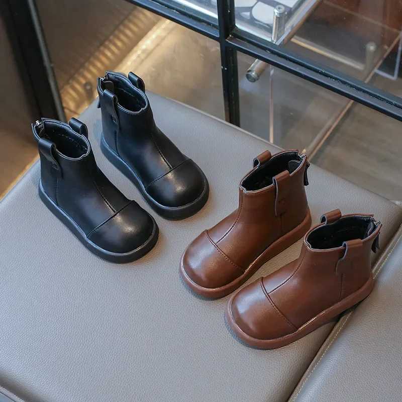 New childrens leather boots with simple splicing work girls short boots fashion version childrens leather boots thick sole ankle boots back zipper M24