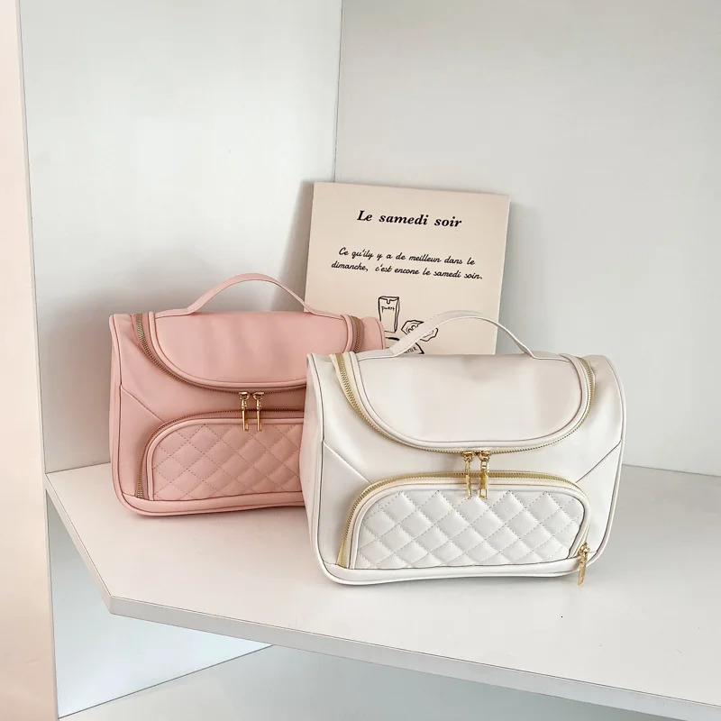 Handheld Makeup Bag for Women Large Capacity Makeup Bag Summer High end Diamond shaped Womens Business Travel Laundry Storage Bag 241031