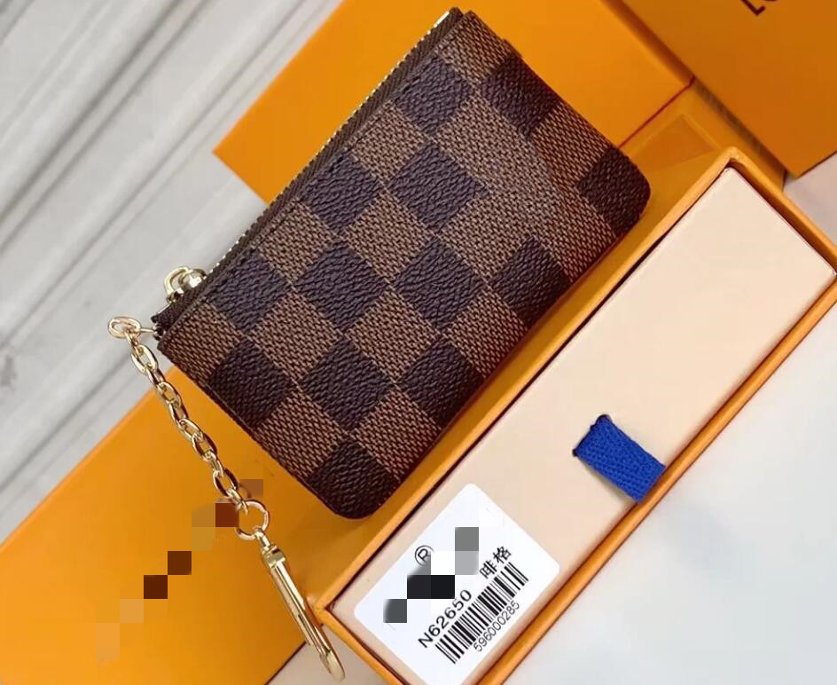 Luxury Leather key chain pouch designer Metal Keychains French style Keychain coin purse for Charm Men Women handbags Pendants Car Key Rings Couple Gifts