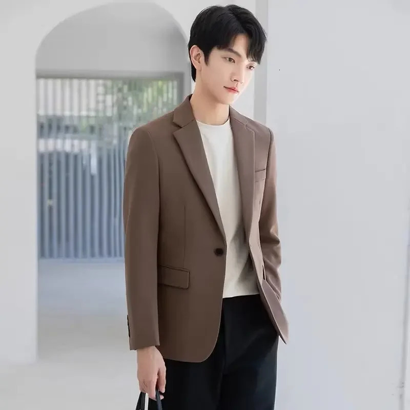 Singlebreasted Mens Fashionable Westernstyle Suit Top Casual Autumn Trendy Long Sleeve Solid Color Blazer 241024