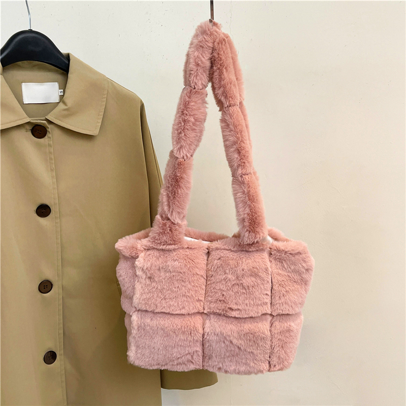 Women's Plush Designer Single Shoulder Fashionable Large Capacity Plush Top Handle Casual Plush Handbag Daily Commuting Bag