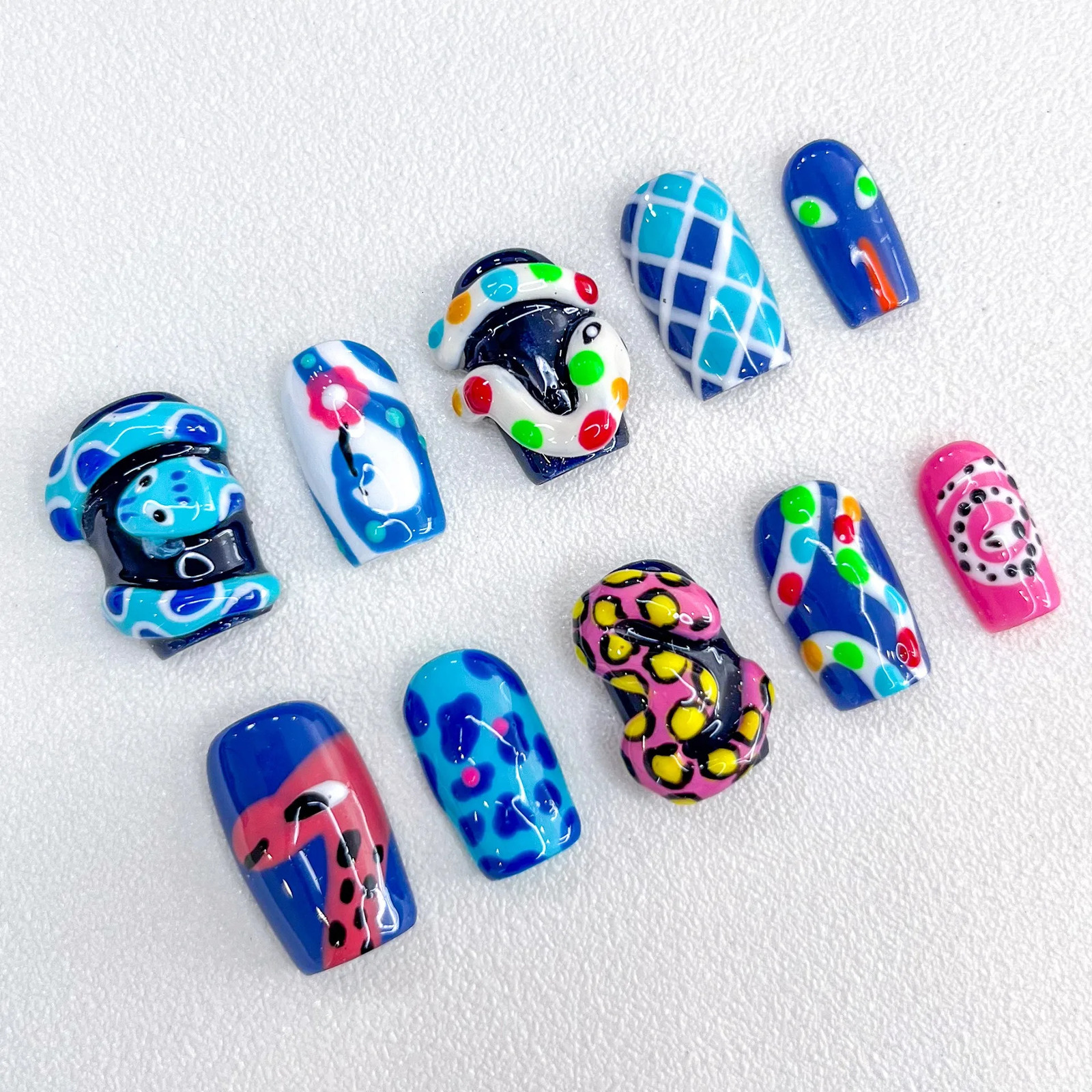 2025 Short vertical press on nails small and fresh handicrafts cold French handicraft stickers long press on nails 241031