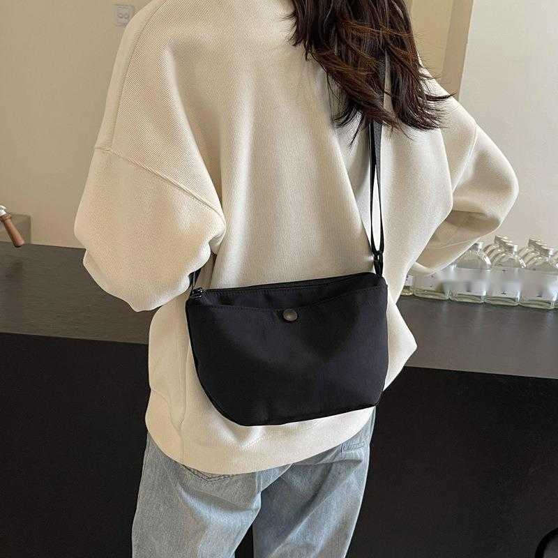 Shoulder Bags Summer Lightweight WoMens Bag Small Dumplings Crossbody Bag Versatile Small Tote Bag Minimalist WoMens Bag 241015
