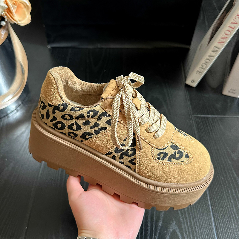 Thick soled retro women's 2024 autumn and winter new fashionable sports shoes, internet famous fashion low top German training shoes