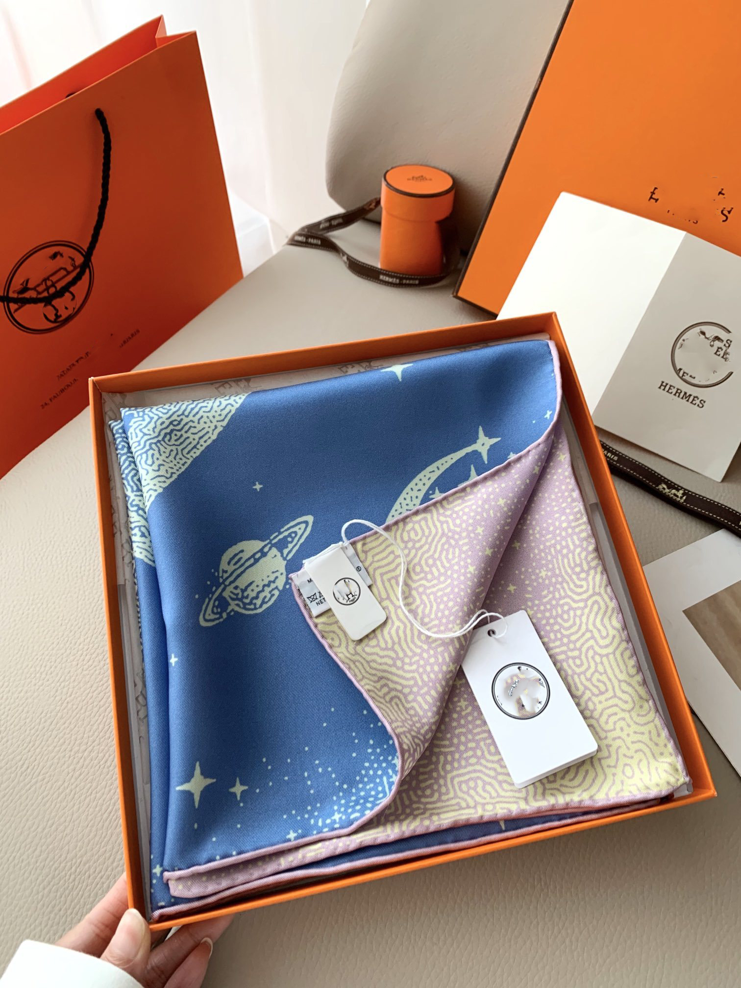 90*90Cm Silk H Twill Hand-Rolled Edge 18Mm Square Women's Spring/Summer Headband Designer Shawl Four Seasons Scarf Two-Tone 4D9