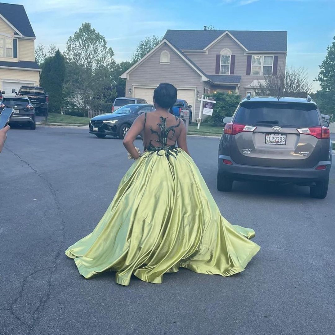 Green Prom Dress 2024 Satin Sequined Appliques Sheer Neck Sleeveless Graduation Party Gown Birthday Ball Gowns Vestidos De Gala 0522