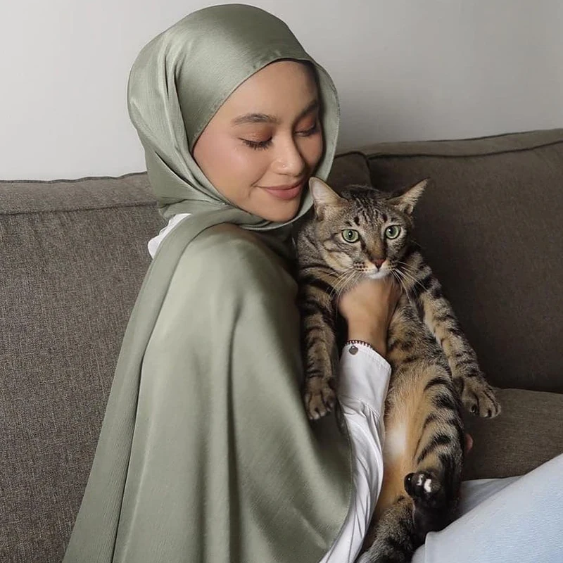 10 Pieces 2025 Hijabs Medina Silk Solid Color Shawls Hijabs Scarves Scarf Crinkled Satin Wrap Muslim new Women Veil Shawls Ladies