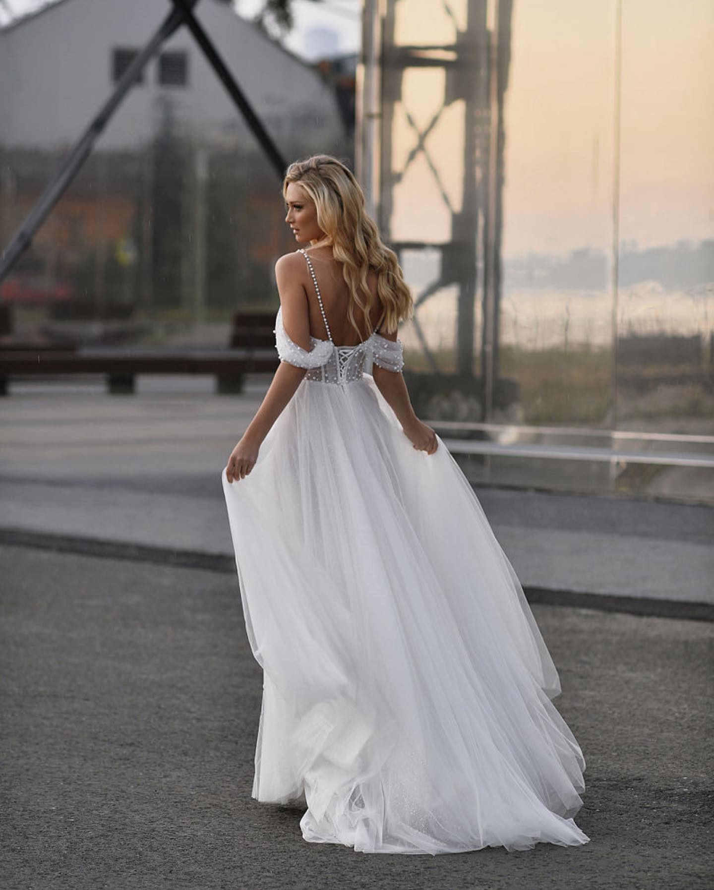 Sparkling Beach A Line Wedding Dresses Spaghetti Strap Pearls Bridal Gown Off the Shoulder High Side Split Boho Wedding Dress for Bride