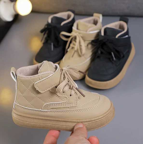 Childrens leather boots high top autumn and winter new sports shoes boys shoes casual shoes lace fashion short and fat sports shoes M241102