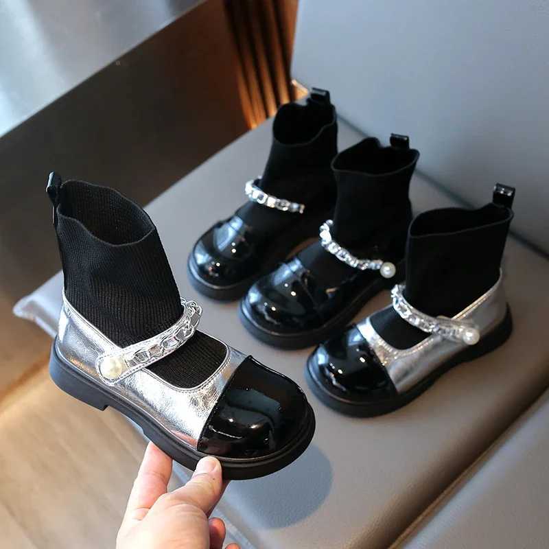 Childrens Girls Boots Classic Edition Princess Shoes Thick Bottom New Childrens Fashion Shoulder Ankle Boots Metal Chain M241102