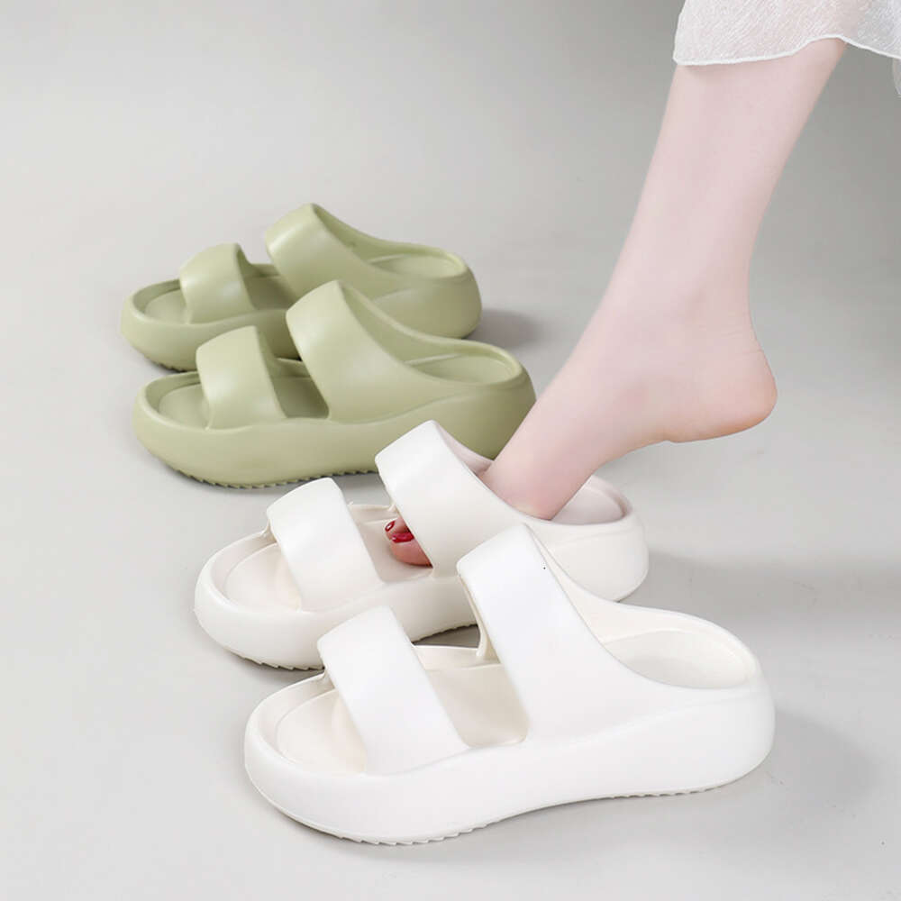 Thick soled slippers for women's summer 2024 new outdoor fashion Japanese and Korean soft soled beach internet celebrity women's trendy sand