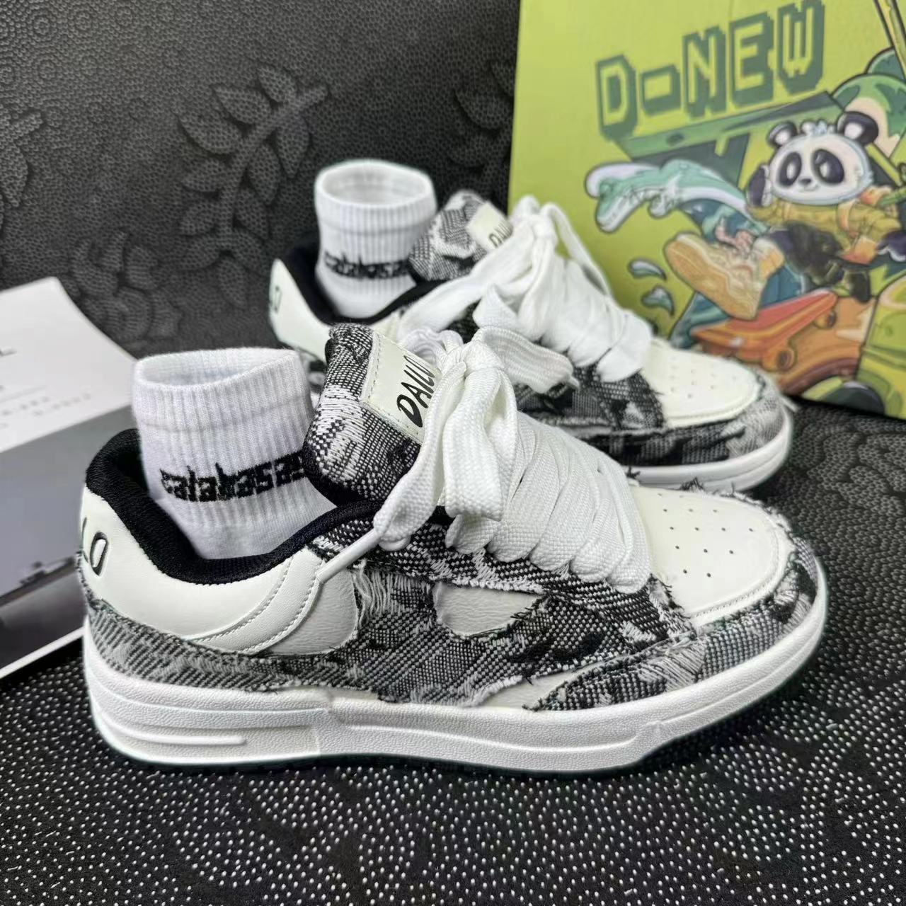 New Free Shipping Designer Men Women Casual Pink Blue Platform Shoes Breathable Mens Womens Sneakers Trainers Skate