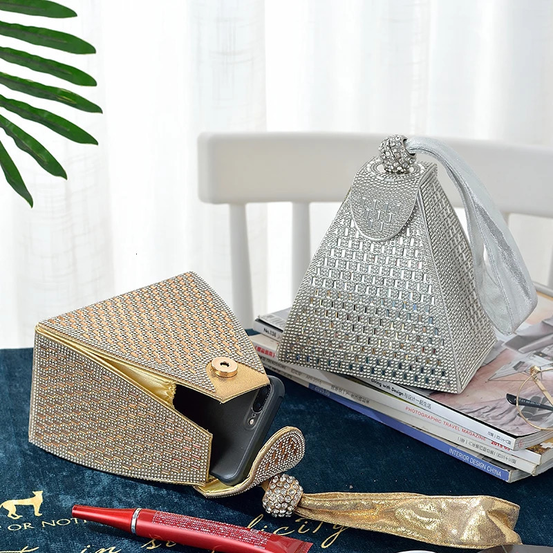 Rheinston Cute Triangle Late Clutch Bag 241031