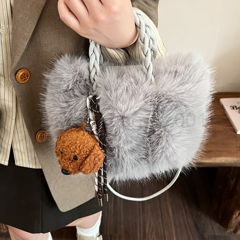 Bag Classic Designer Fashion 10a Top Woman Handbagevening Bags New Plush Doll Pendant Advanced Cute